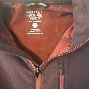 Mountain Hardwear Maroon Zip-Up sweater size L unisex